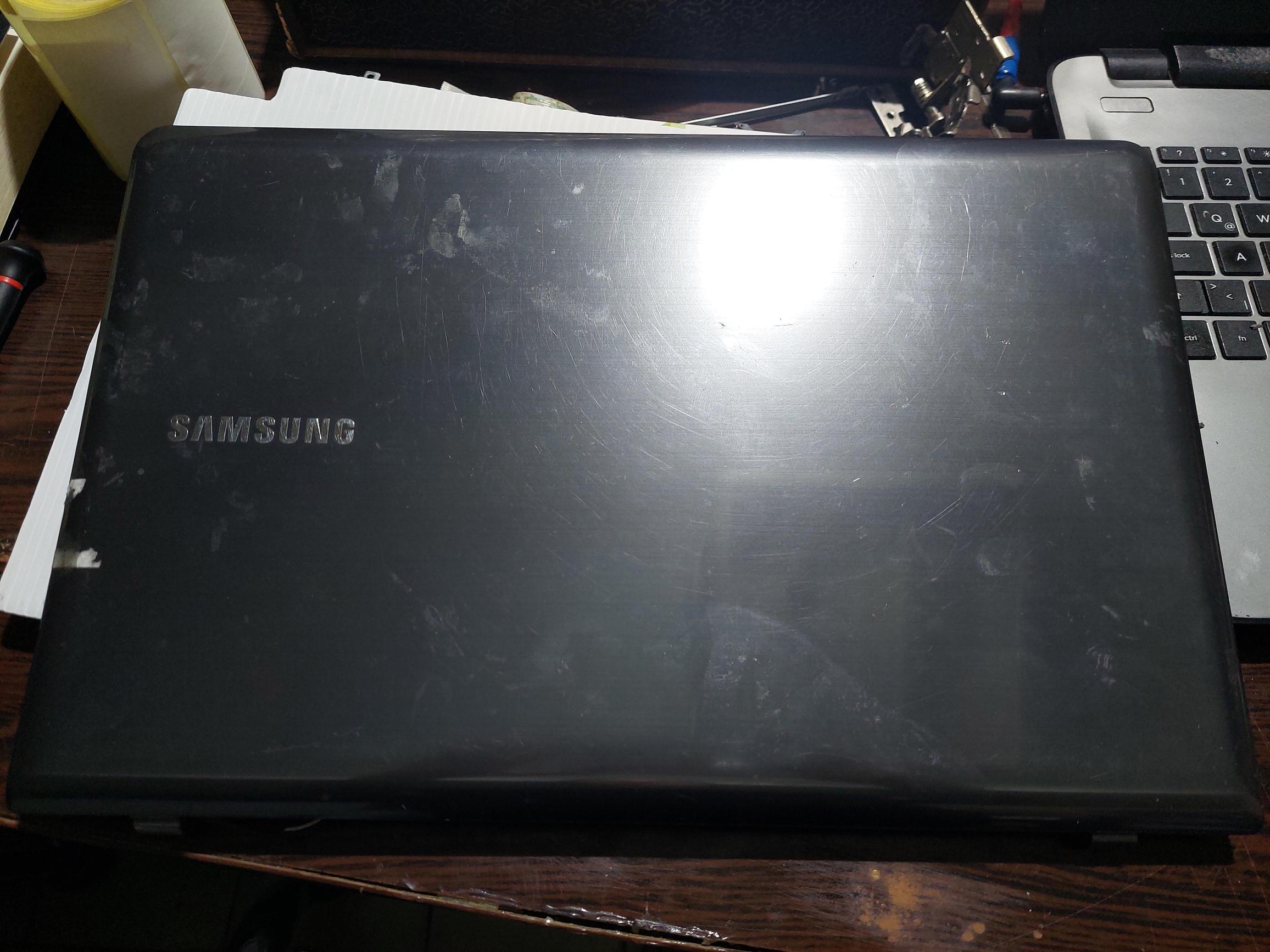 Samsung NP350V5C NP355V5C Ekran Arka Kasası Lcd Cover AP0RS000610 VE BEZEL ÇERÇEVE BİR ARADA