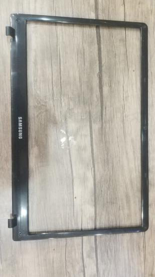 Samsung NP305E5A Ekran Ön Çerçeve Bezel