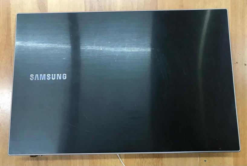 Samsung NP300VAH Lcd Cover ve Menteşe