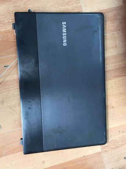 Samsung NP300E5C Cover